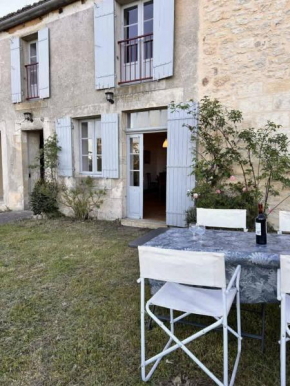 House with garden and view ideal location in Limeuil for 6 people